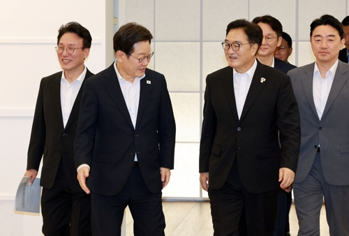 李대통령 '中 전승절 불참' 기류…일각서 우의장 대참 거론도