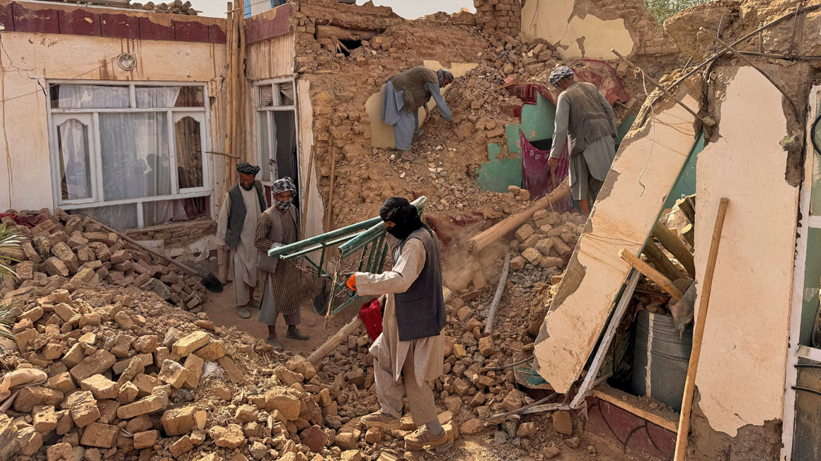 아프간 규모 6.3 강진…최소 20명 사망·500여명 부상