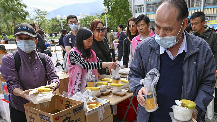 홍콩 덮친 화마에 시민들 '망연자실'