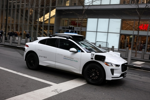 '자율주행' 웨이모가 변했다…불법유턴에 스쿨버스 추월까지