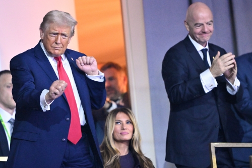 노벨상 놓친 트럼프, 신설 FIFA평화상 수상…%22내인생의 큰 영예%22